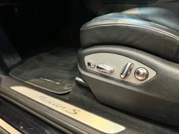 Car image 29