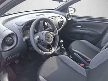 Car image 9