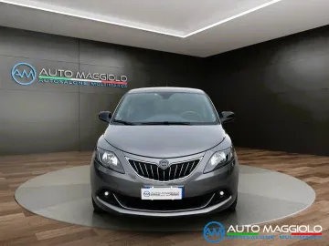 Car image 3
