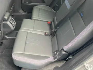 Car image 29