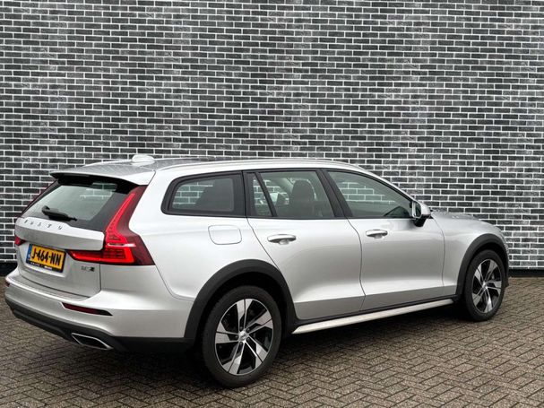 Volvo V60 Cross Country AWD Pro B5 184 kW image number 3