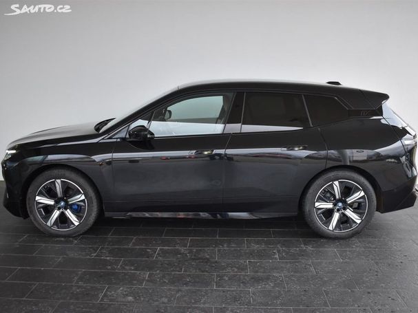 BMW iX xDrive40 240 kW image number 3