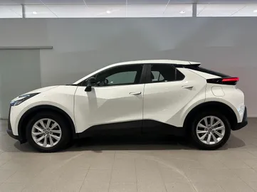 Car image 4