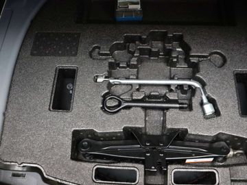 Car image 37