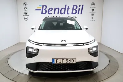 Car image 3