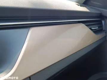 Car image 38