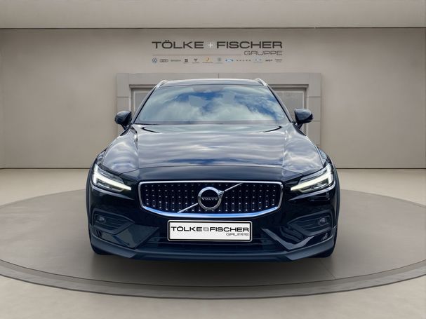 Volvo V60 Cross Country D4 Pro AWD 140 kW image number 3