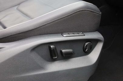 Car image 41