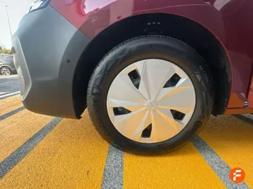 Car image 30