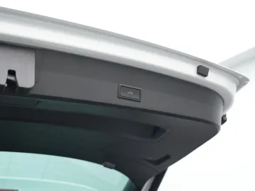 Car image 38