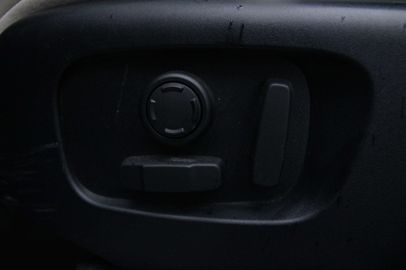 Car image 36