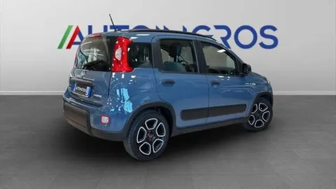 Car image 4