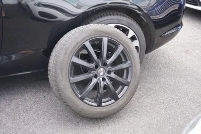 Car image 32