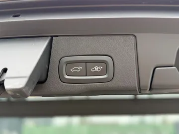 Car image 43