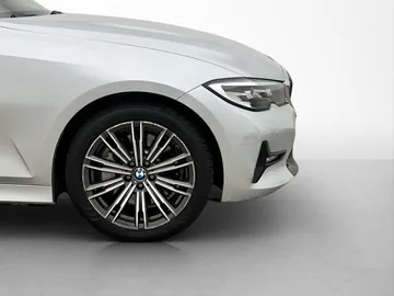 Car image 36