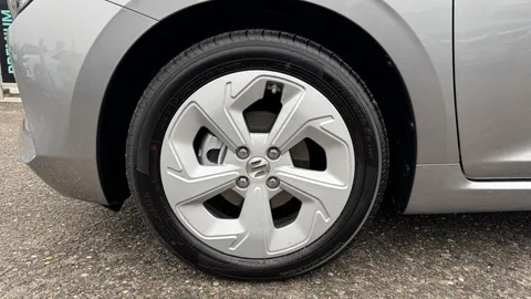 Car image 27