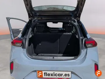 Car image 18
