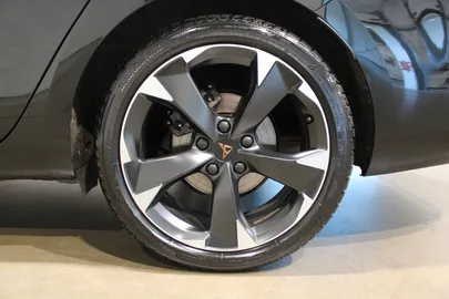 Car image 18