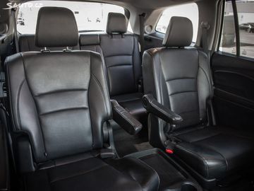 Car image 30