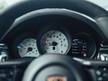 Car image 32