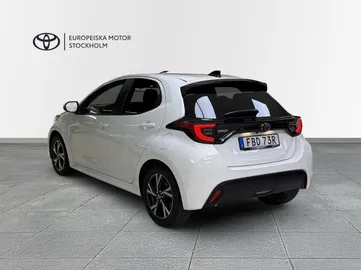 Car image 4