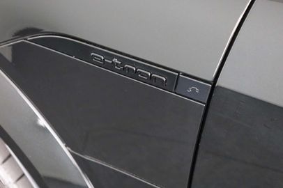 Car image 38