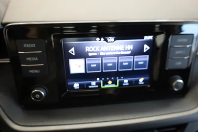 Car image 29