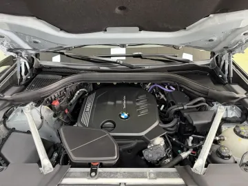 Car image 40