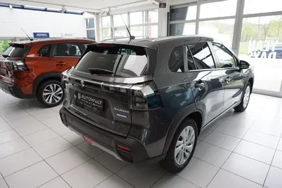 Car image 3
