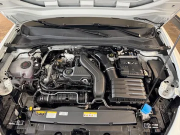 Car image 32