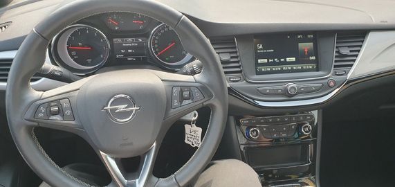 Car image 12