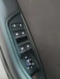 Car image 32
