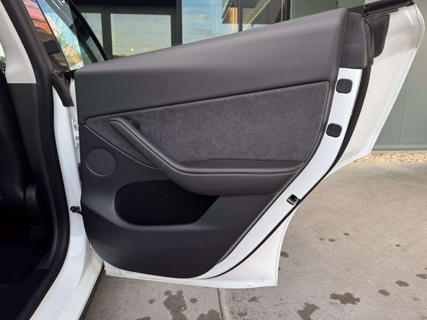 Tesla Model Y Long Range AWD 378 kW image number 26