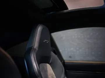 Car image 28