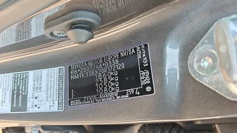 Car image 30