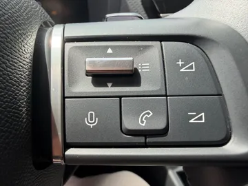 Car image 32