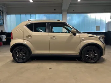 Car image 3