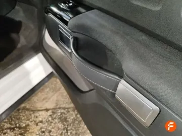 Car image 29