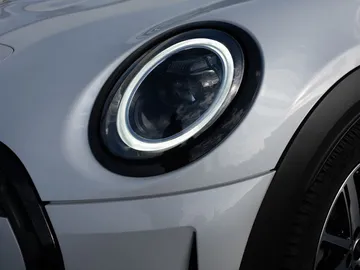 Car image 28