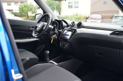 Car image 11