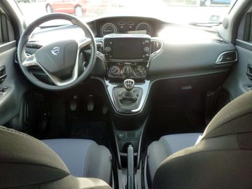 Car image 11