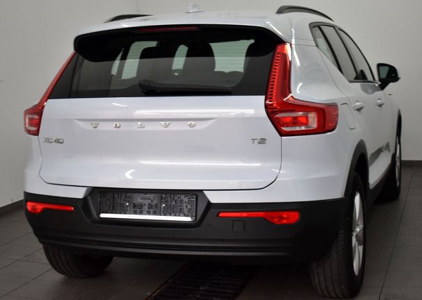 Volvo XC40 Momentum 95 kW image number 2