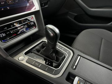 Car image 37