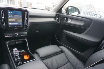 Car image 30