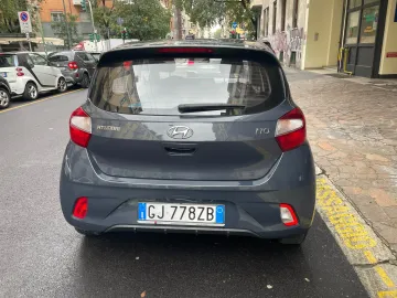Car image 4