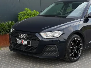 Car image 30