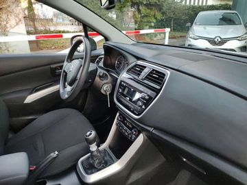 Car image 14