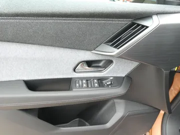 Car image 34