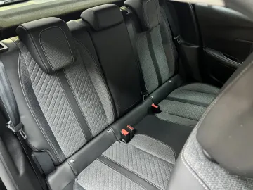 Car image 32