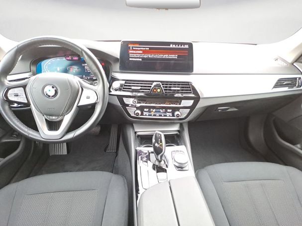 BMW 520d Touring xDrive 140 kW image number 11